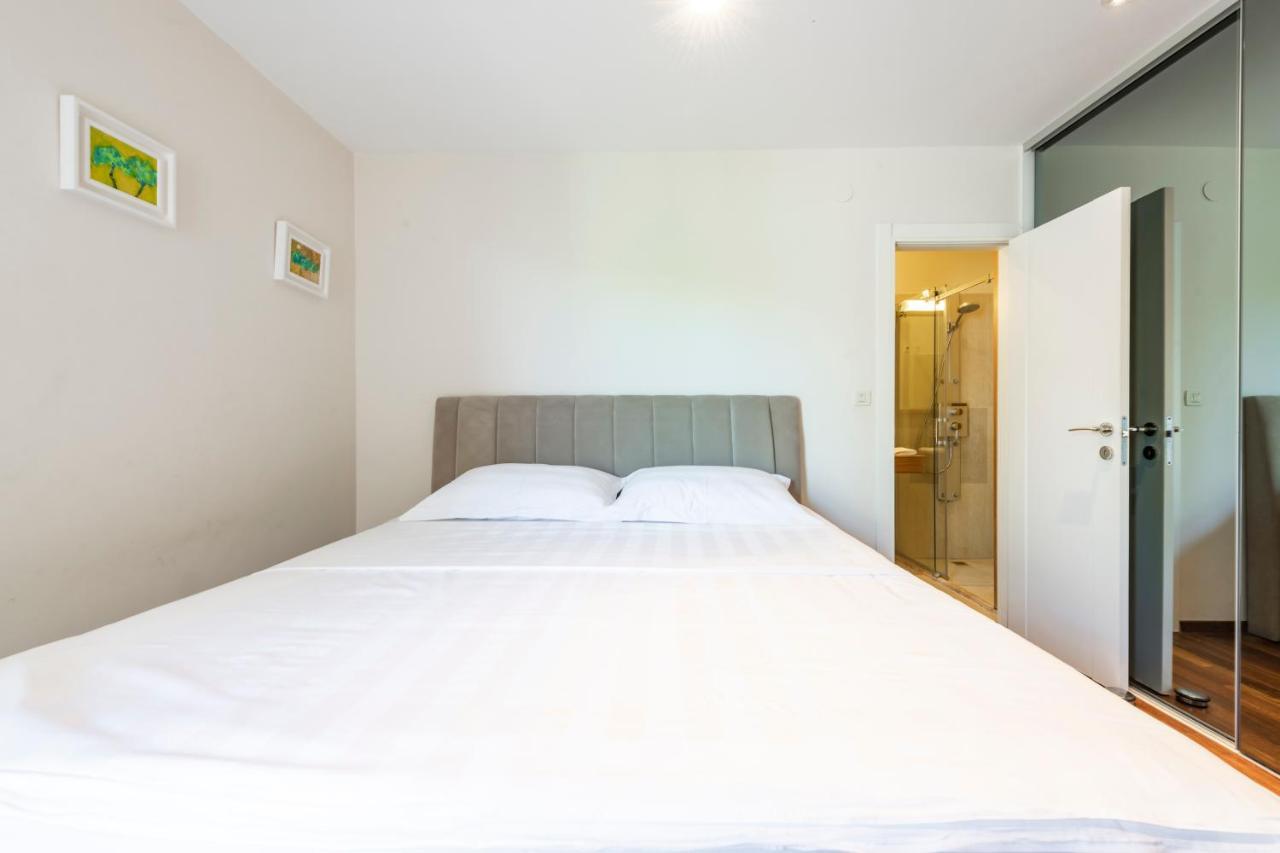 New Five Star Superior Apartment Затон Экстерьер фото